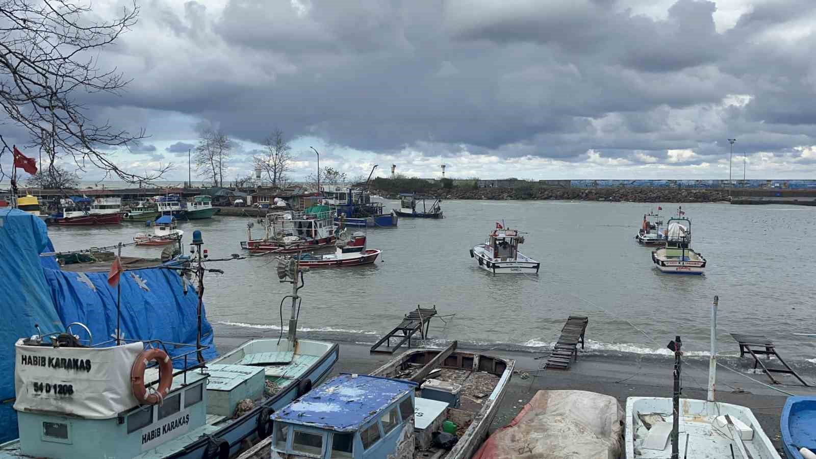 Batı Karadeniz&rsquo;de fırtına etkili oluyor
