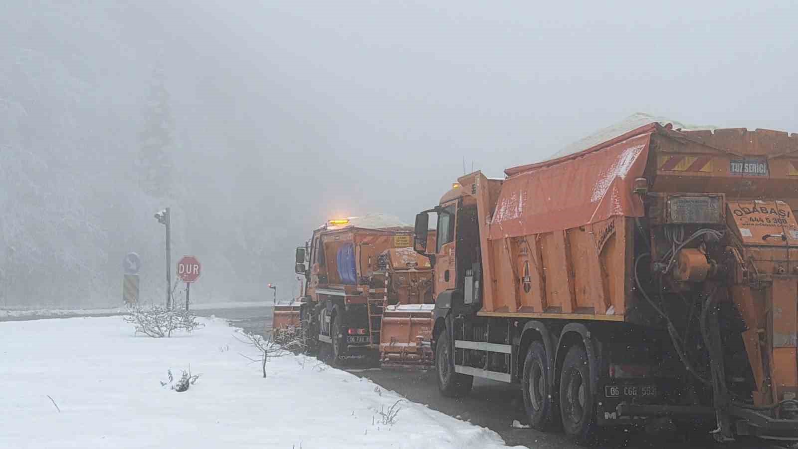 Bolu Dağı’nda kar ve sis etkili oluyor