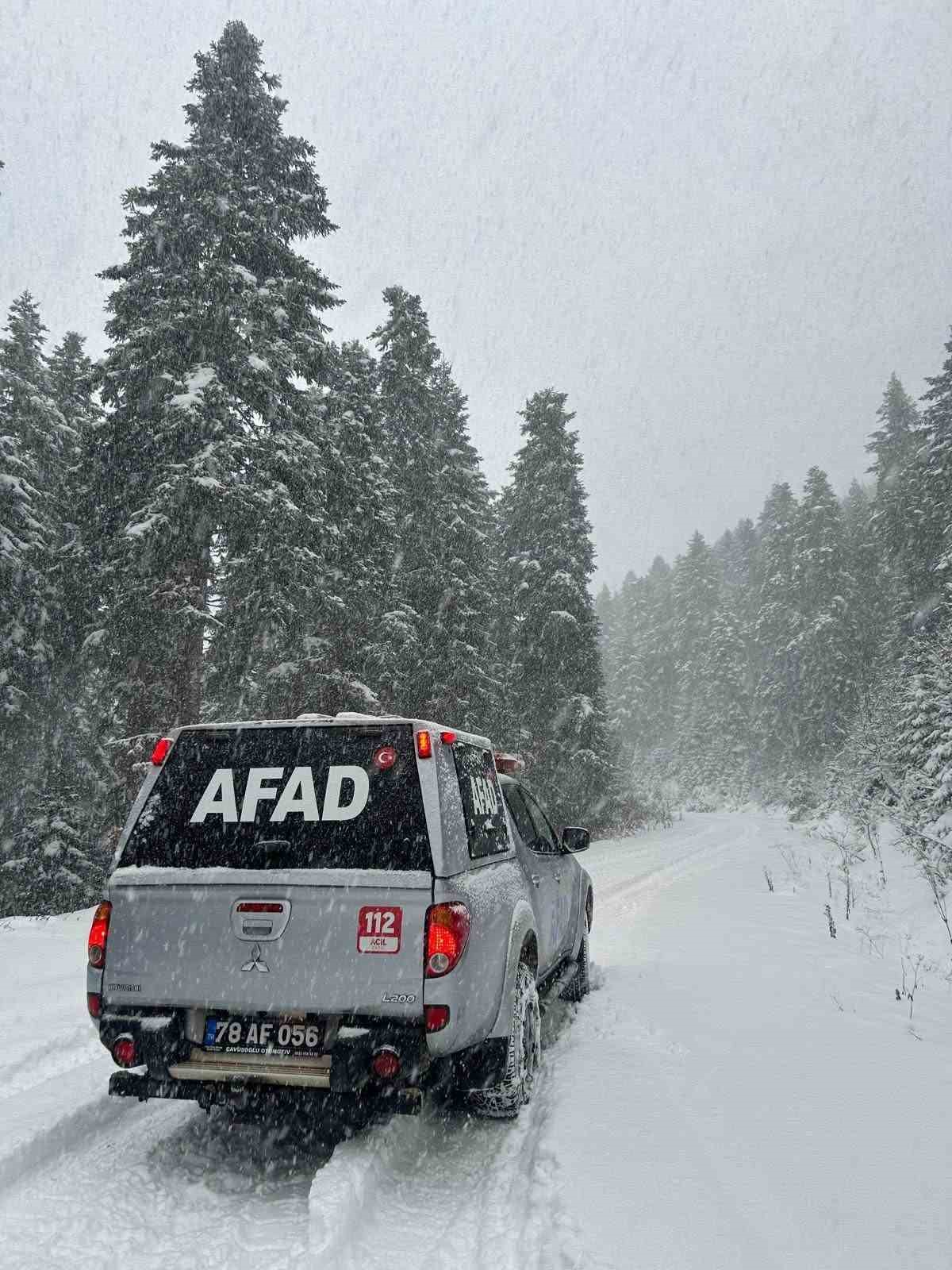 Kar keyfini yaşamak isteyen 11 kişi karda mahsur kaldı
