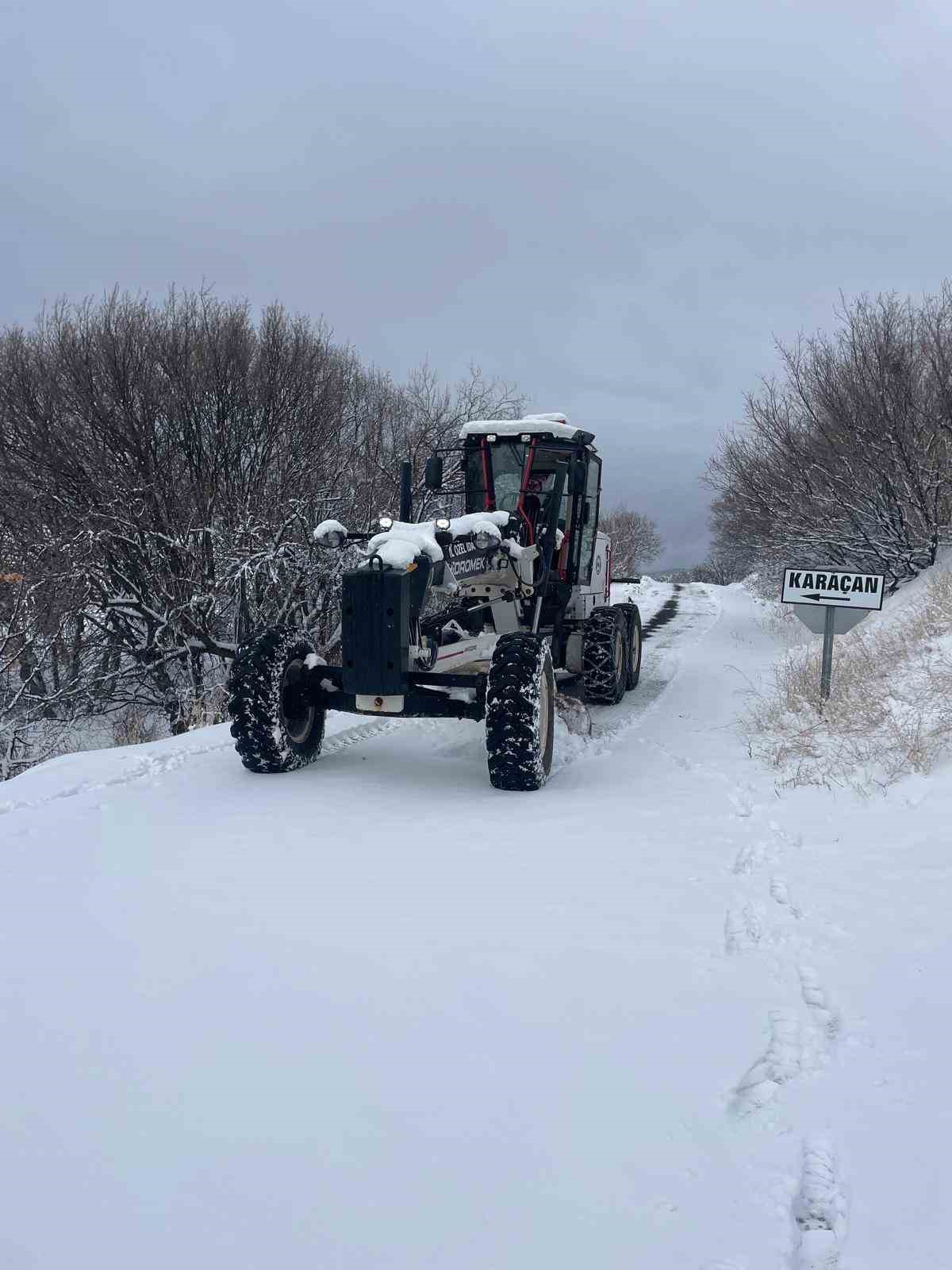 Elazığ’da kapalı köy yolu 103 oldu, ekipler çalışmalarını sürdürüyor