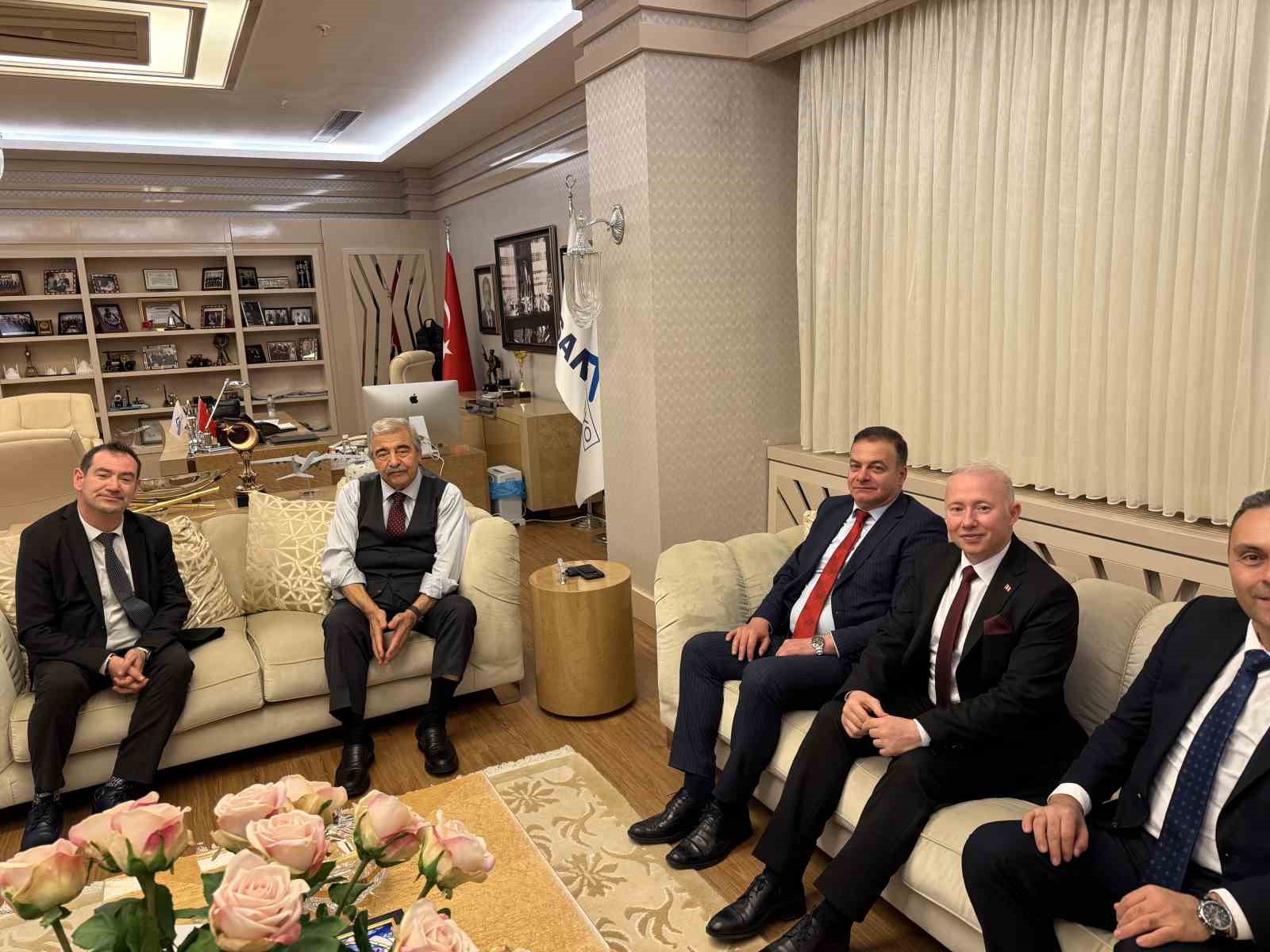 Türkiye’nin ilk serebral palsili uzay mühendisi Karakaş, Konukoğlu’nu ziyaret etti