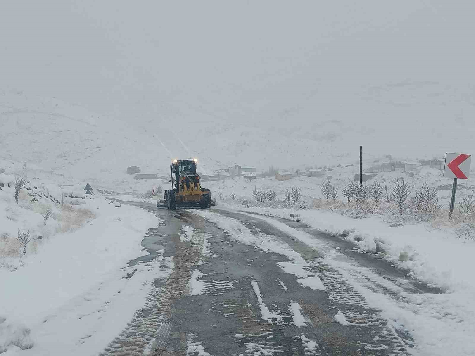 Battalgazi Belediyesi&rsquo;nden kar yağışına karşı hızlı m&uuml;dahale
