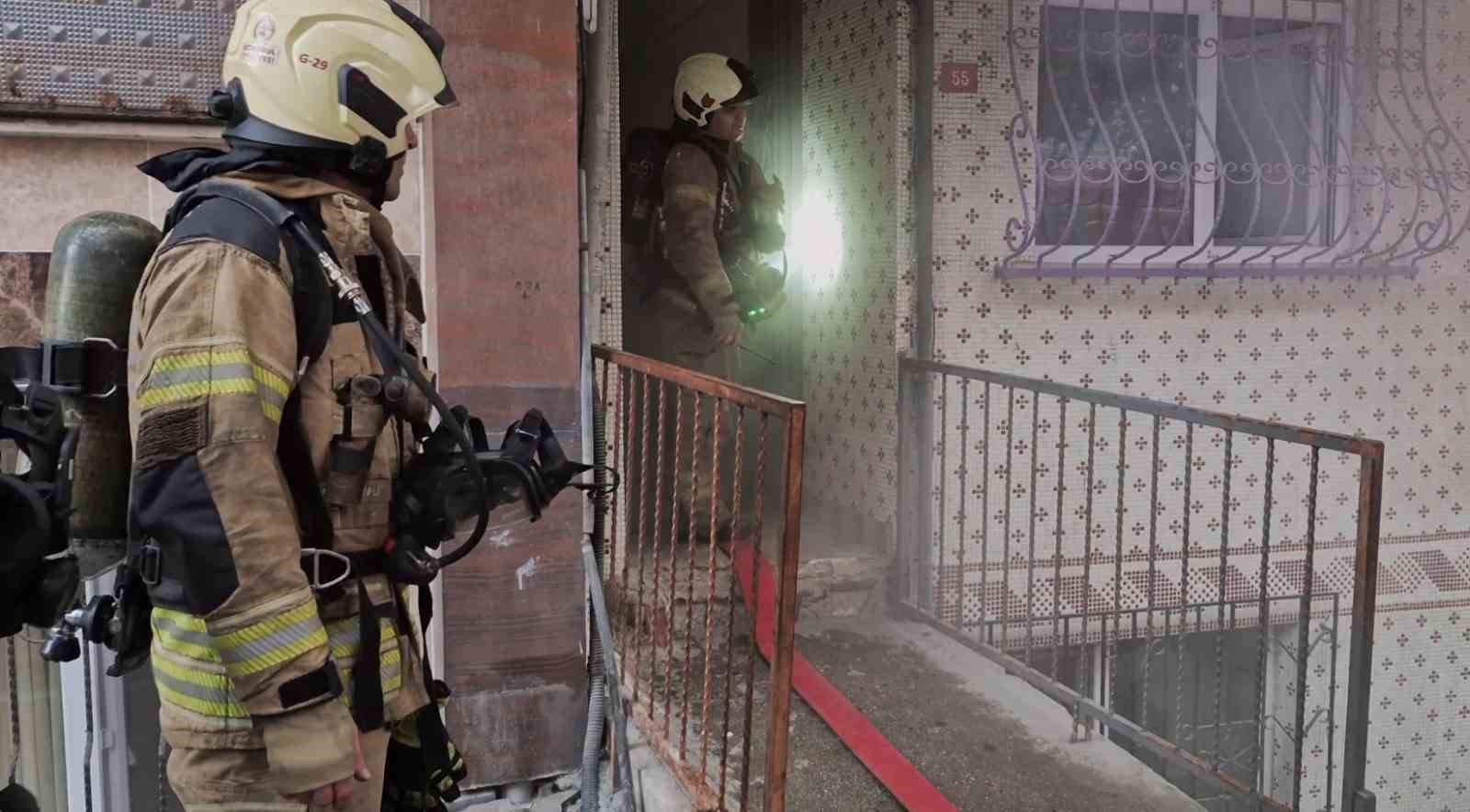 Sultangazi&rsquo;de tekstil at&ouml;lyesinde yangın
