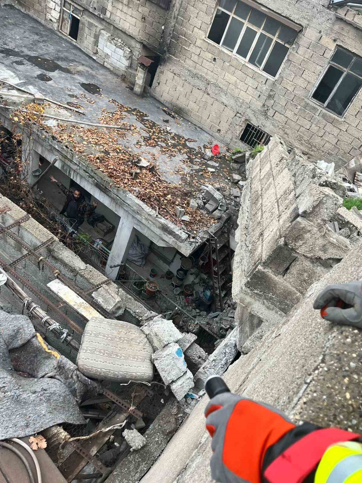 Kahramanmaraş&rsquo;ta metruk ev &ccedil;&ouml;kt&uuml;
