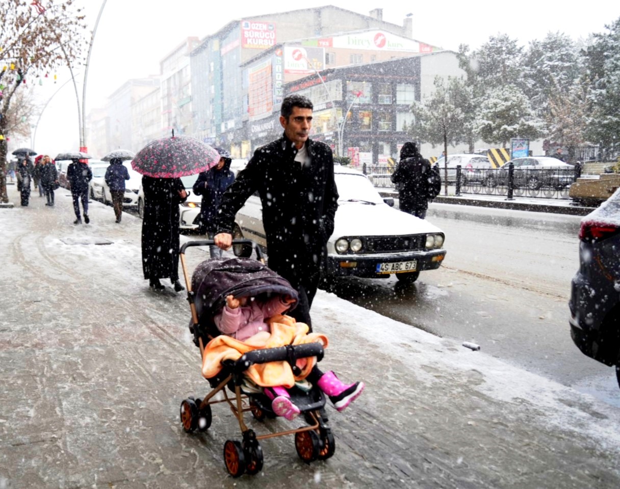 Muş&rsquo;ta kar yağışı etkili oldu
