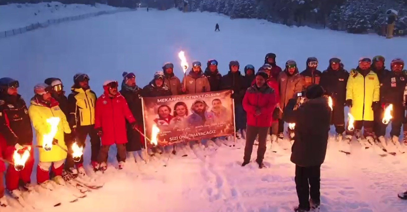 Sarıkamış’tan Bursa’ya vefa köprüsü: Genç kayakçılar, Bursa’daki yangında ölen kayakçıları andı