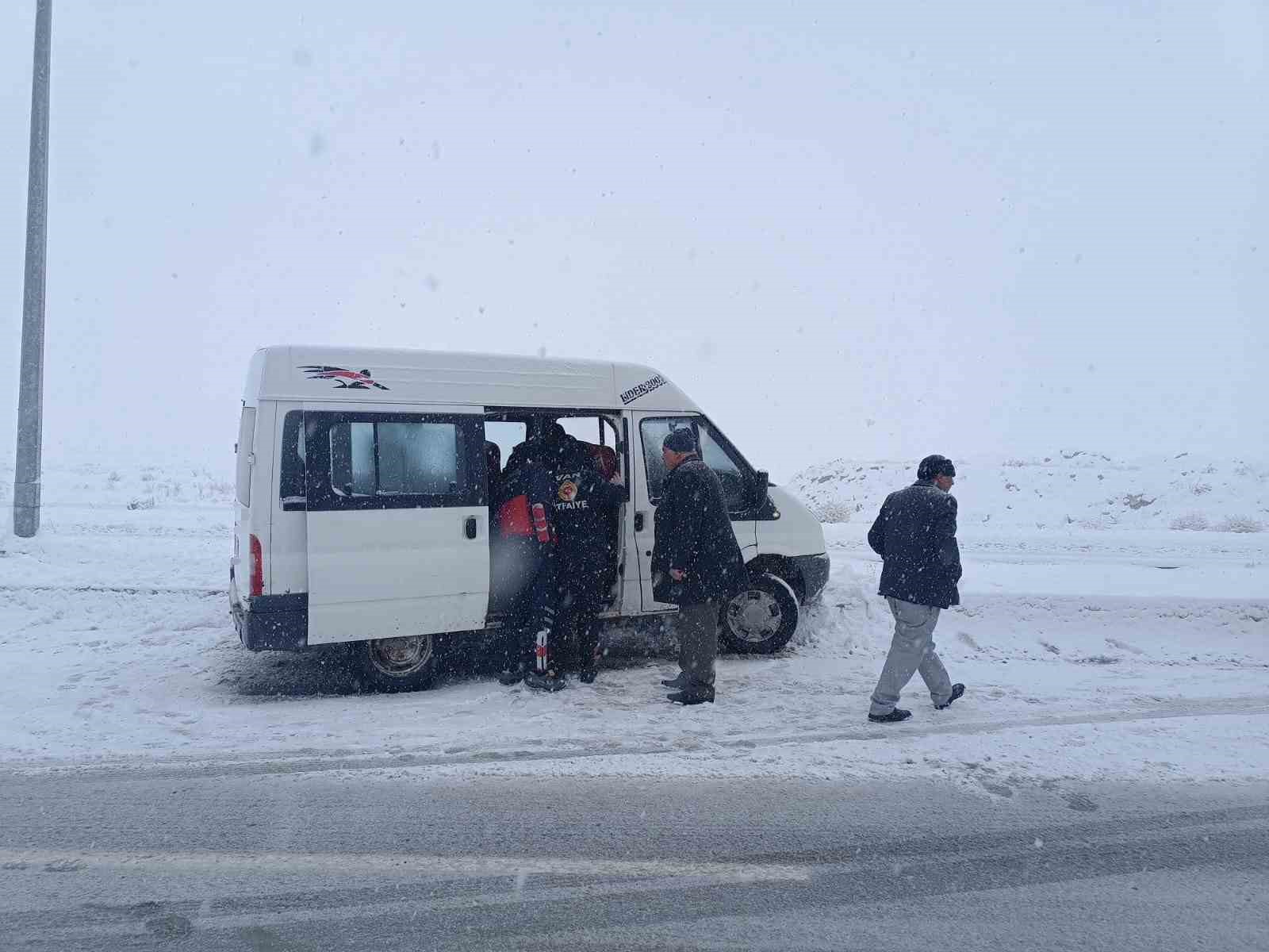 Erciş’te trafik kaza: 3 yaralı