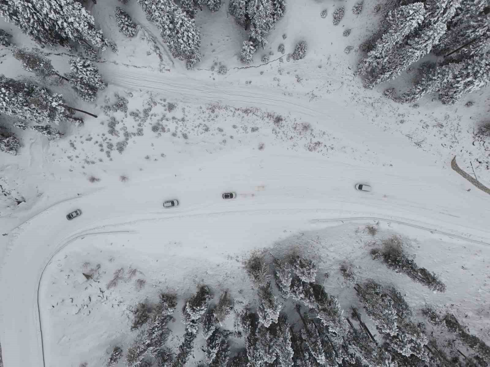 Beyaza b&uuml;r&uuml;nen Ilgaz Dağı havadan g&ouml;r&uuml;nt&uuml;lendi
