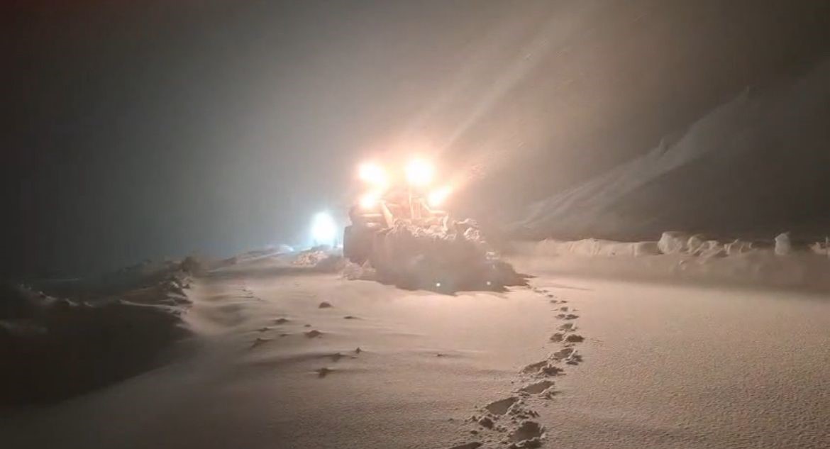 Siirt’te karla mücadele seferberliği: 97 araç ve 202 personel sahada