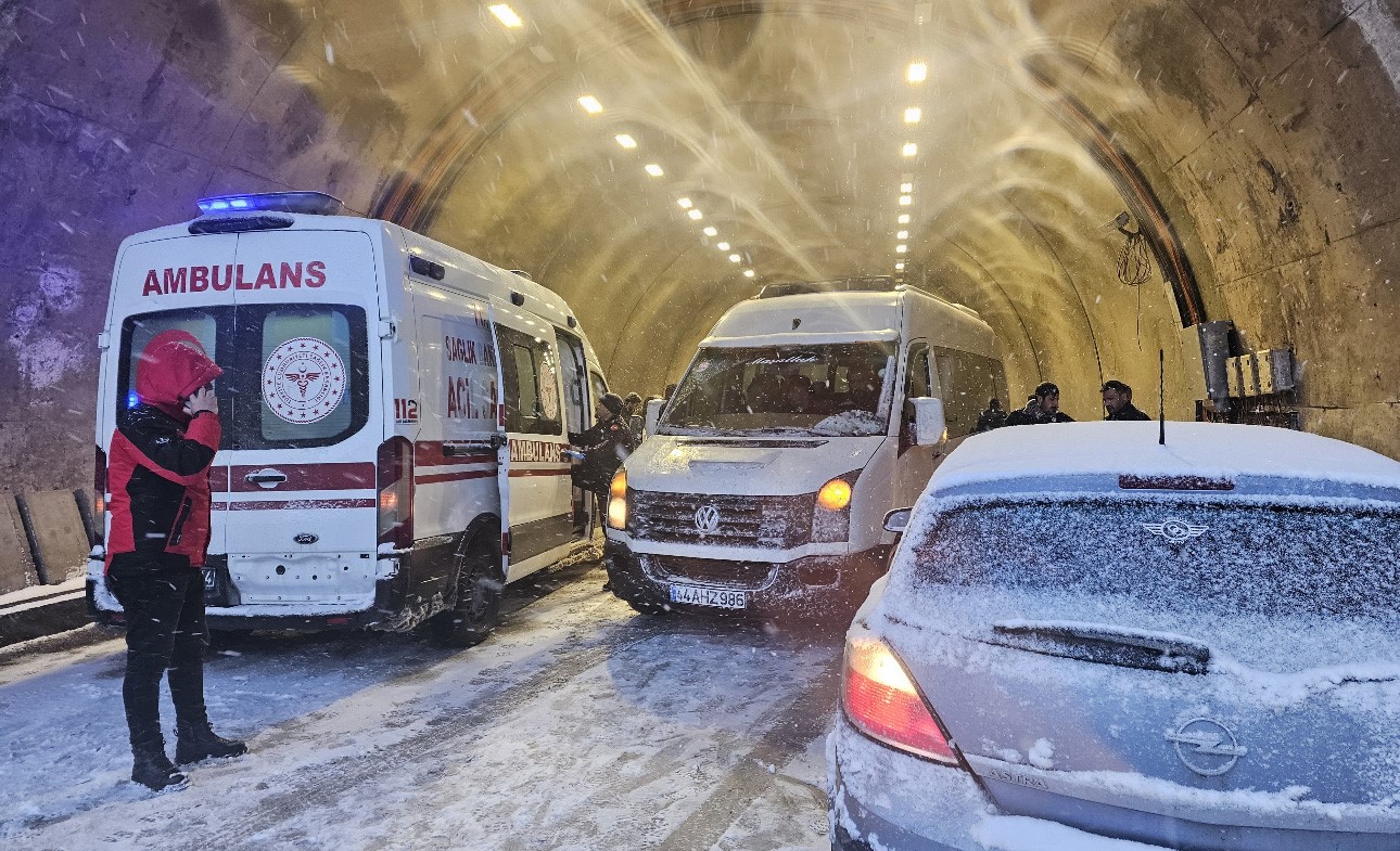 Y&uuml;ksekova&rsquo;da trafik kazası: 3 yaralı
