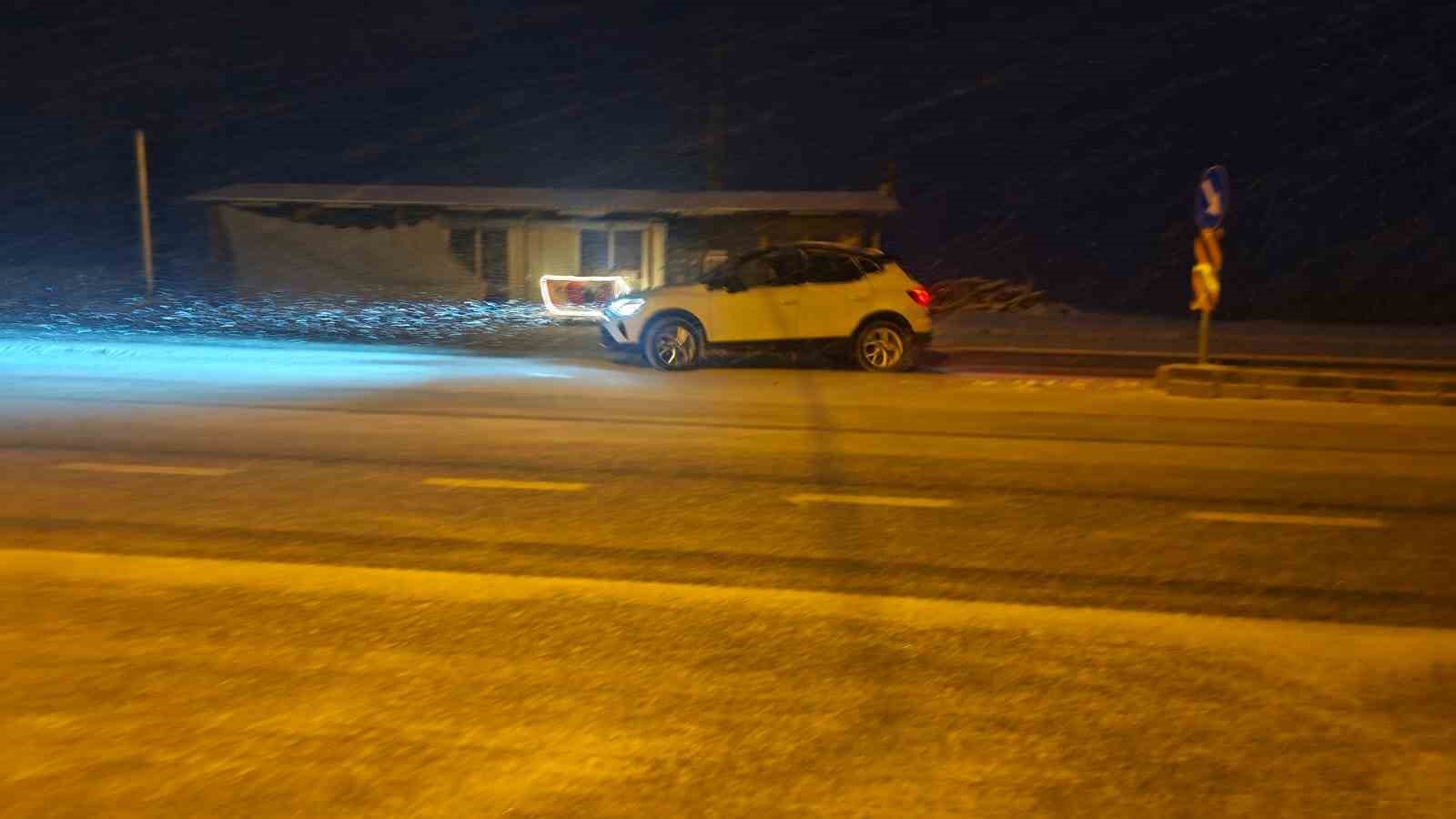 Malatya&rsquo;da kar yağışı etkisini s&uuml;rd&uuml;r&uuml;yor
