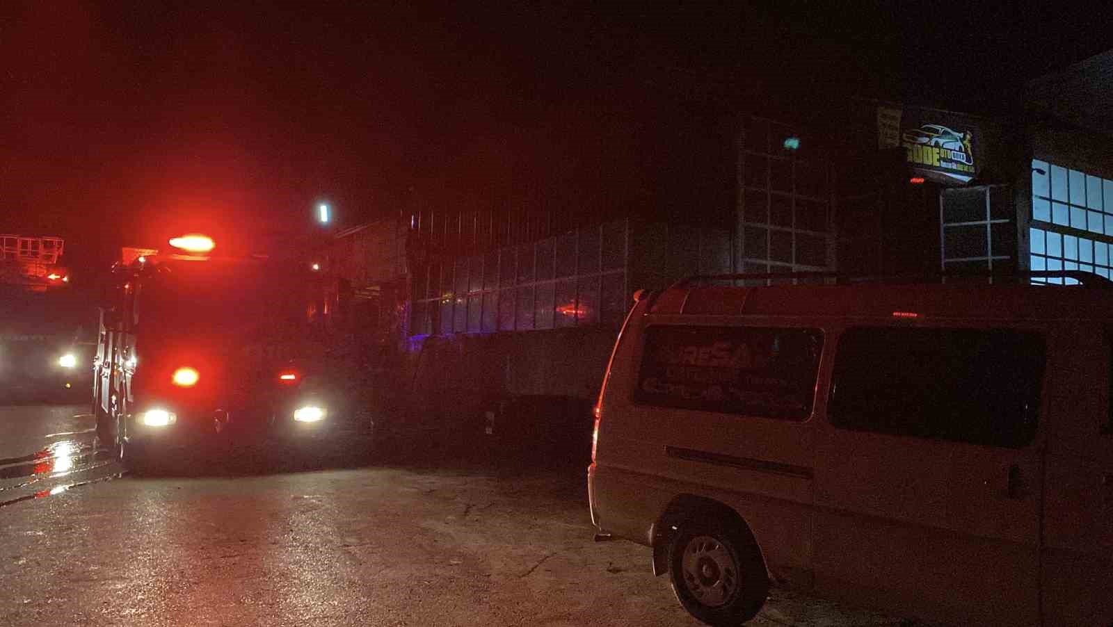 Burdur&rsquo;da oto boyama at&ouml;lyesinde &ccedil;ıkan yangın korkuttu
