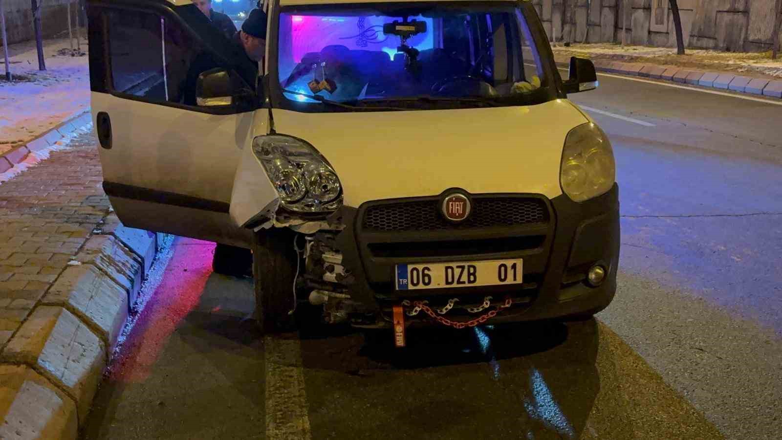 Kazalı ara&ccedil;la ilerledi, alkol testini reddetti
