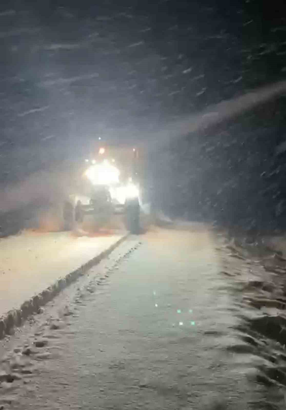 Muş&rsquo;ta kar yağışı 250 k&ouml;y yolunu ulaşıma kapattı
