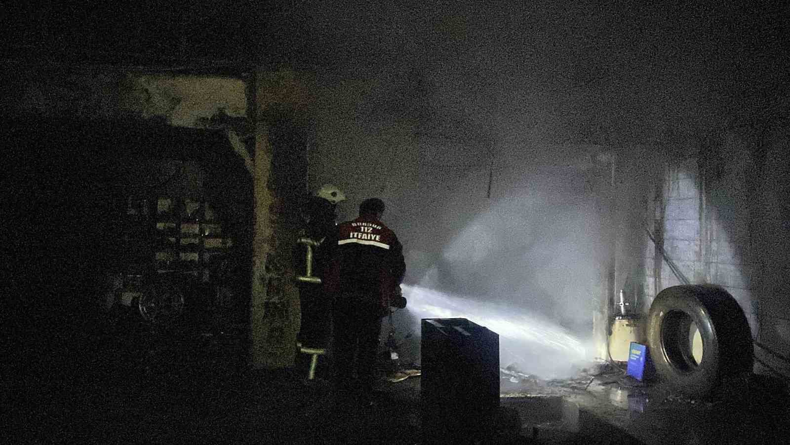 Burdur’da oto yıkamacıda yangın