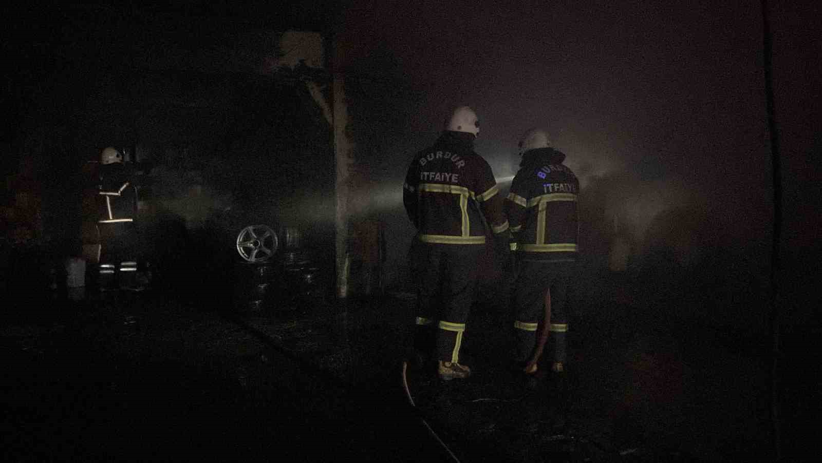 Burdur&rsquo;da oto yıkamacıda yangın
