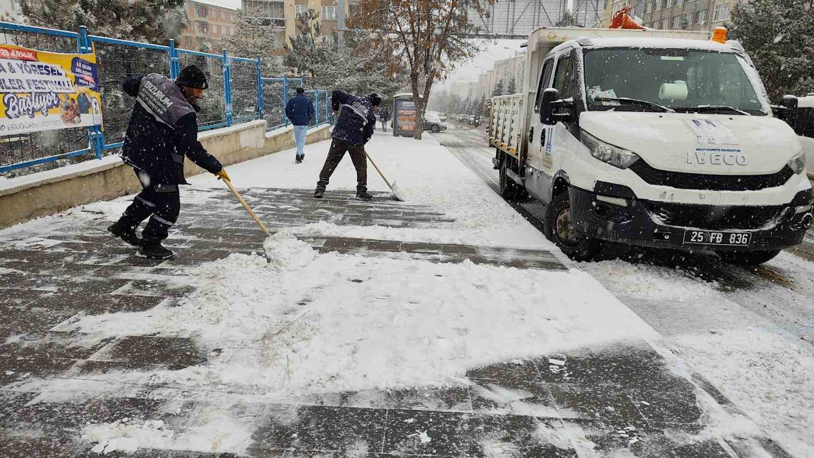 Başkan Sekmen; "Kar timleriyle sahadayız"
