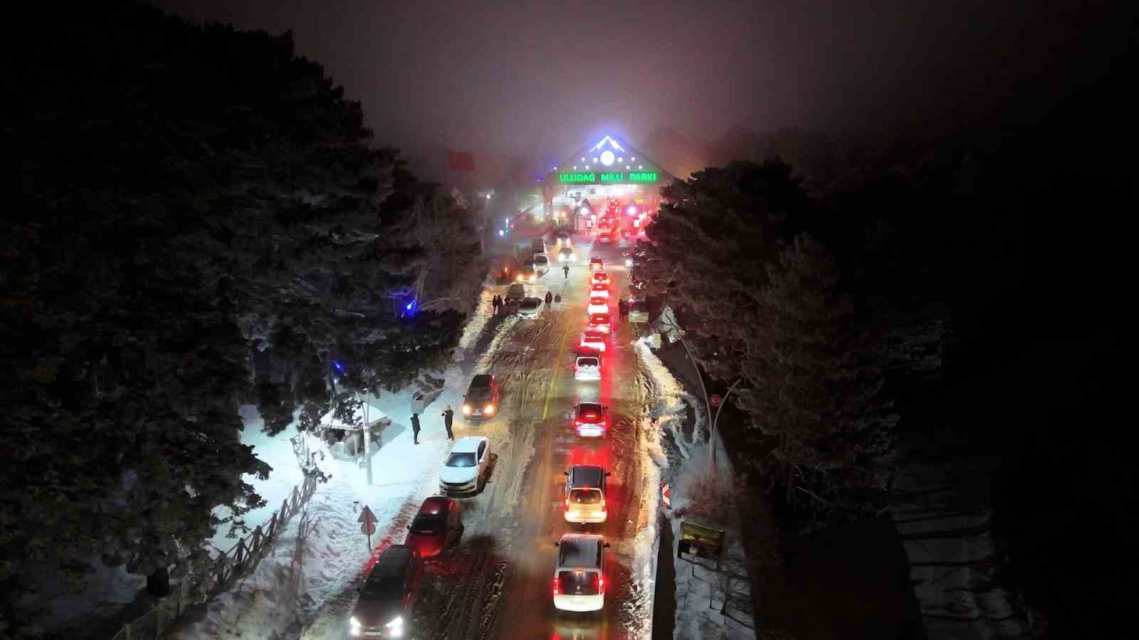 Beyaza bürünen Uludağ’da jandarmadan sıkı denetim