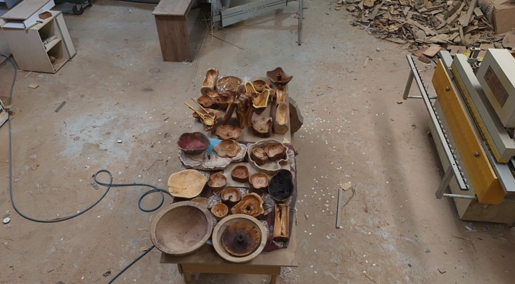 &Ccedil;&uuml;r&uuml;m&uuml;ş zeytin ağa&ccedil;larını sanat eserine d&ouml;n&uuml;şt&uuml;r&uuml;yor
