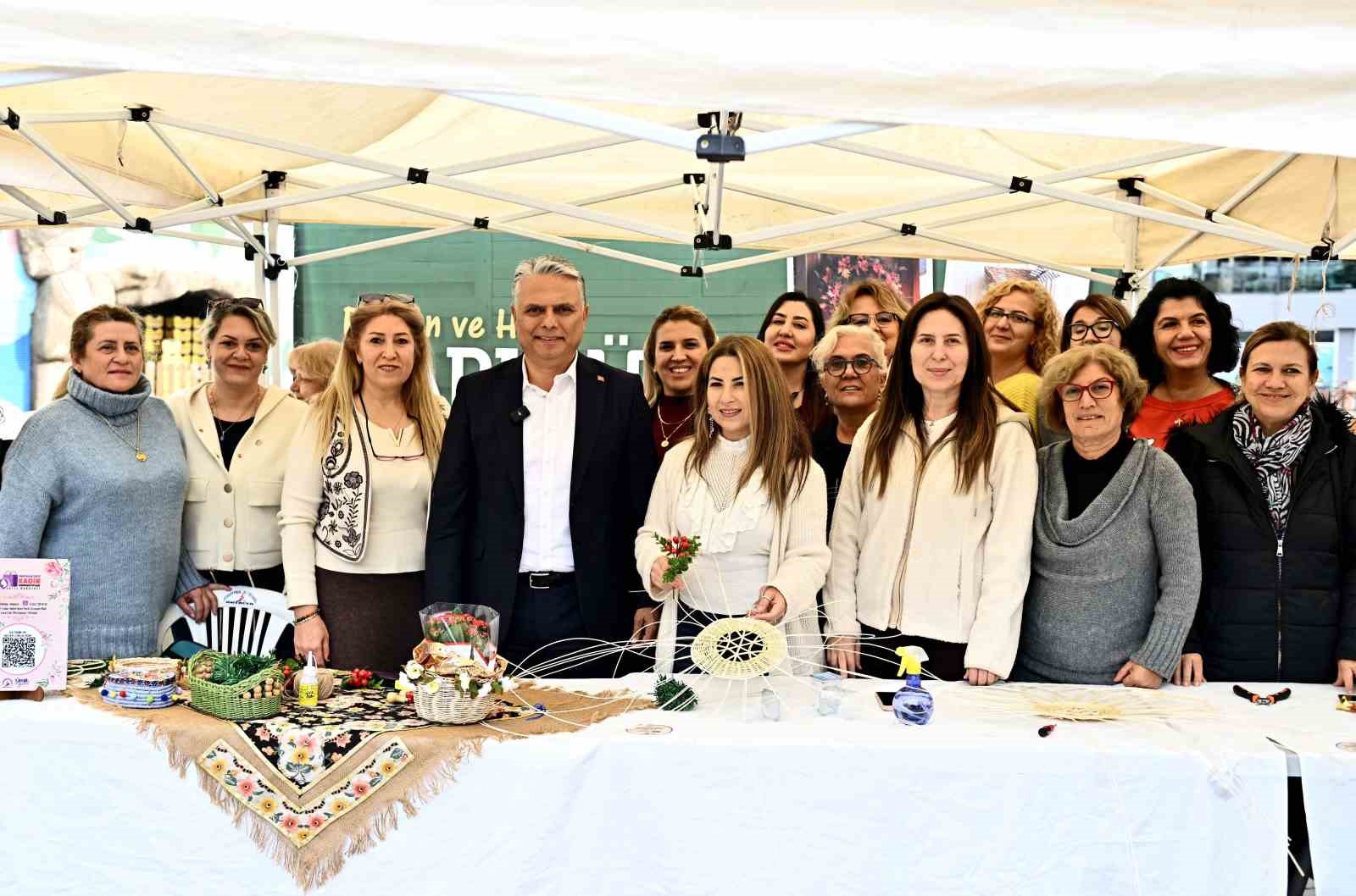 Muratpaşa Belediyesi’nden kadınlara kapı süsü atölyesi