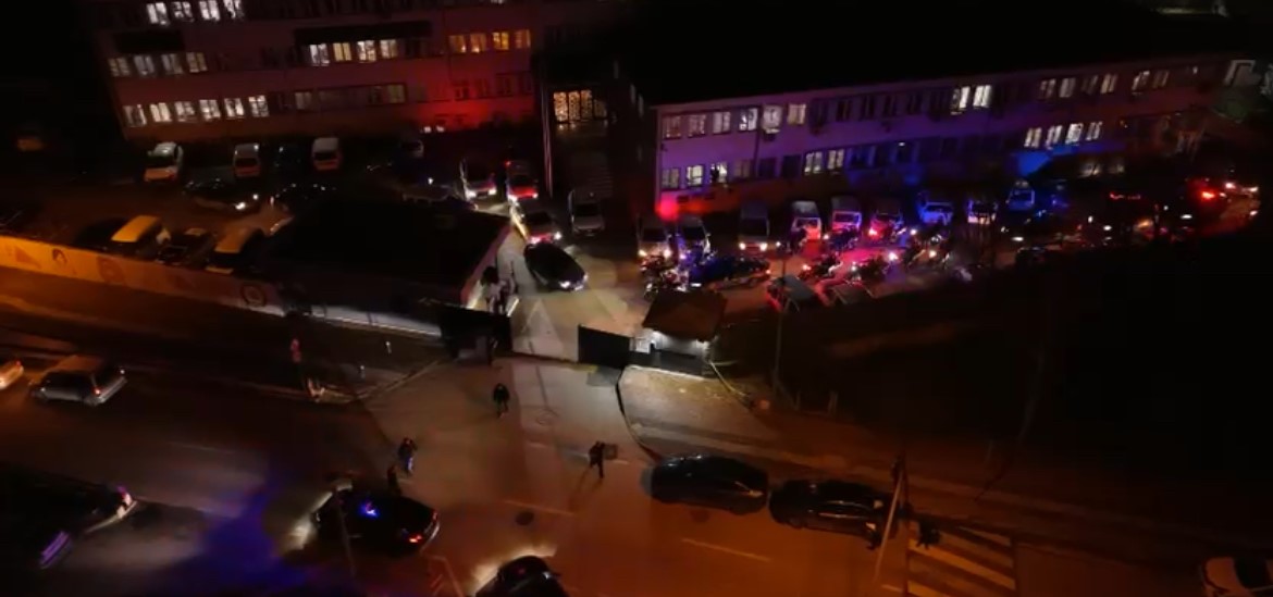 Bursa&rsquo;da gece boyunca s&uuml;ren asayiş uygulaması: 3 il&ccedil;ede aranan şahıslar yakalandı
