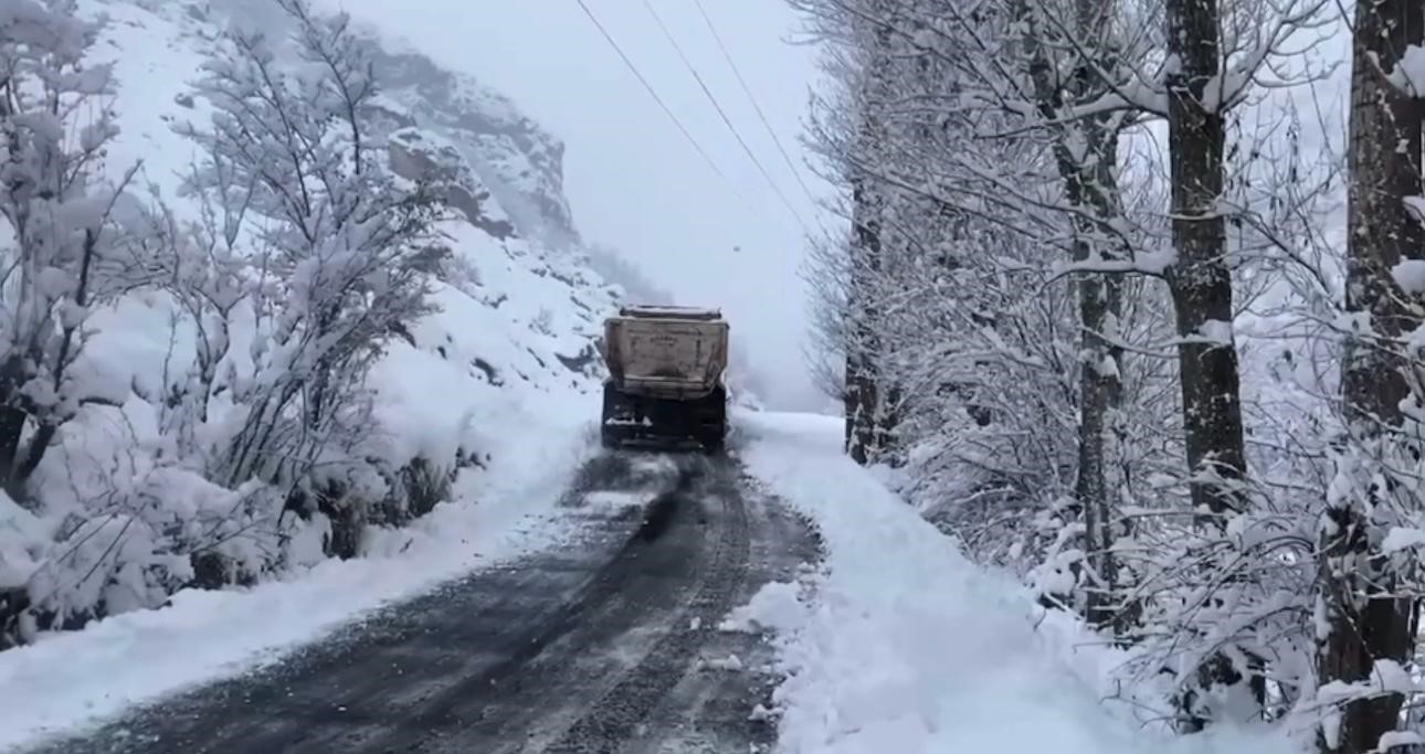 Şırnak&rsquo;ta yoğun kar nedeni ile bazı yollar ulaşıma kapandı
