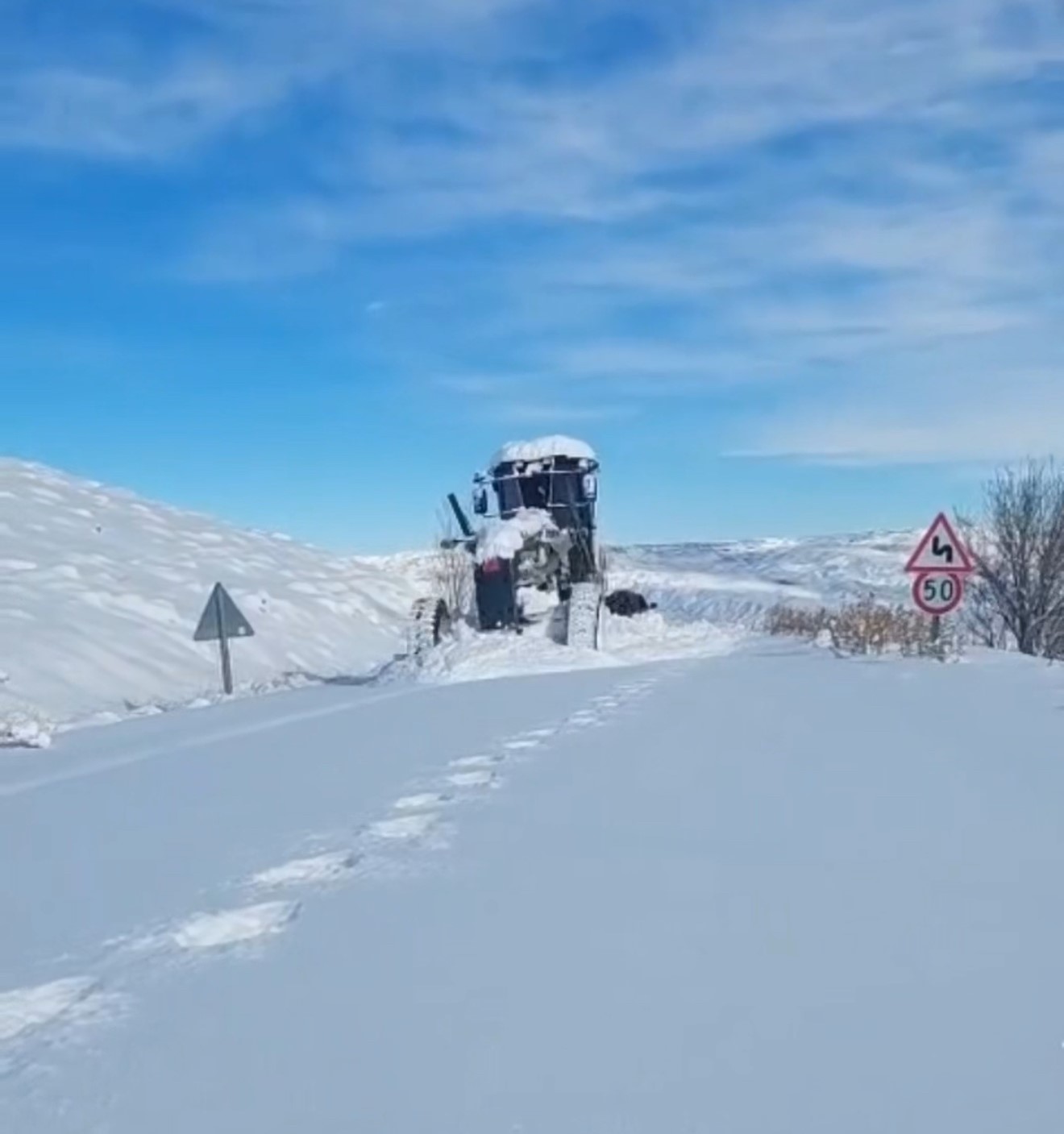Iğdır&rsquo;da kar yağışı hayatı olumsuz etkiledi: 53 k&ouml;y yolu kapandı
