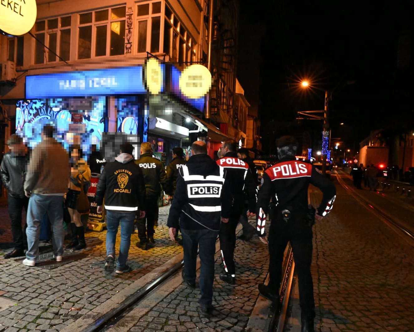 Barlar sokağı abluka altında: 428 kişi sorgulandı
