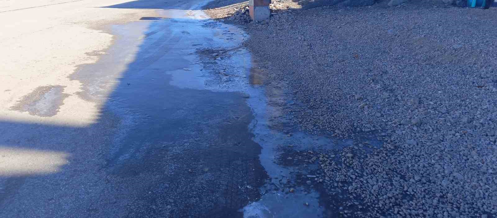 G&ouml;lbaşı&rsquo;nda, sular dondu
