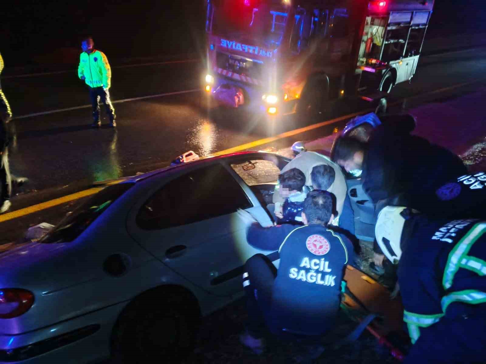 Mardin&rsquo;de şarampole devrilen otomobilde 2 kişi yaralandı
