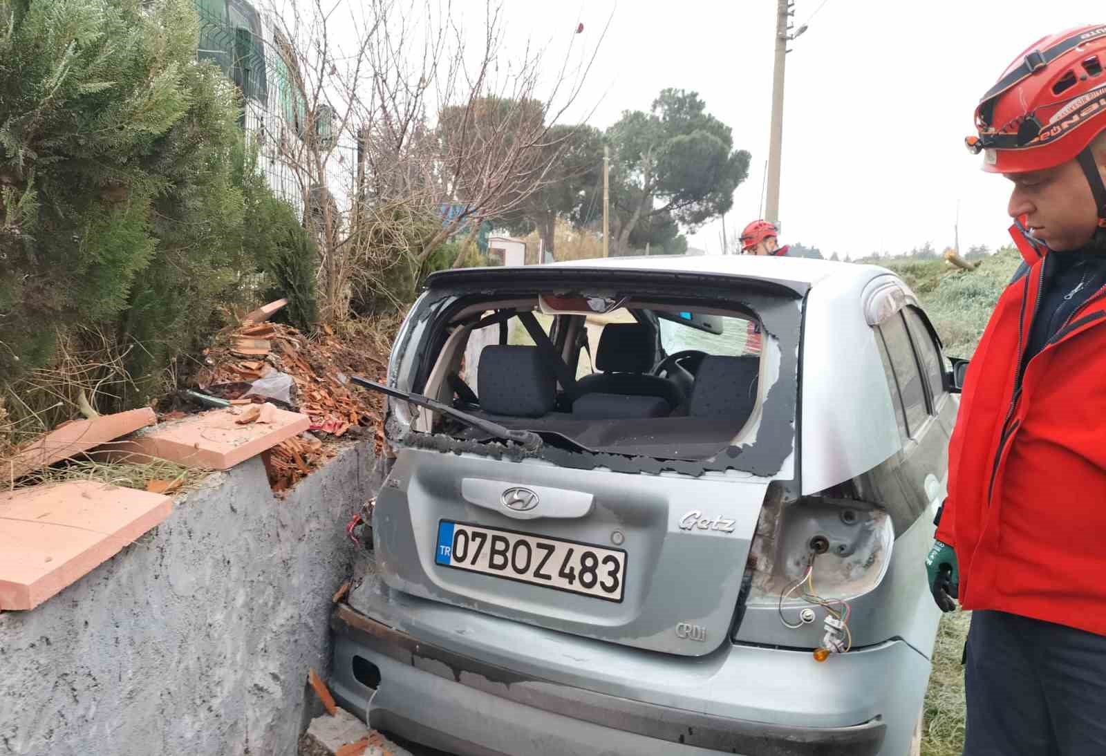 Balıkesir&rsquo;de otomobil şarampole u&ccedil;tu; 1 yaralı
