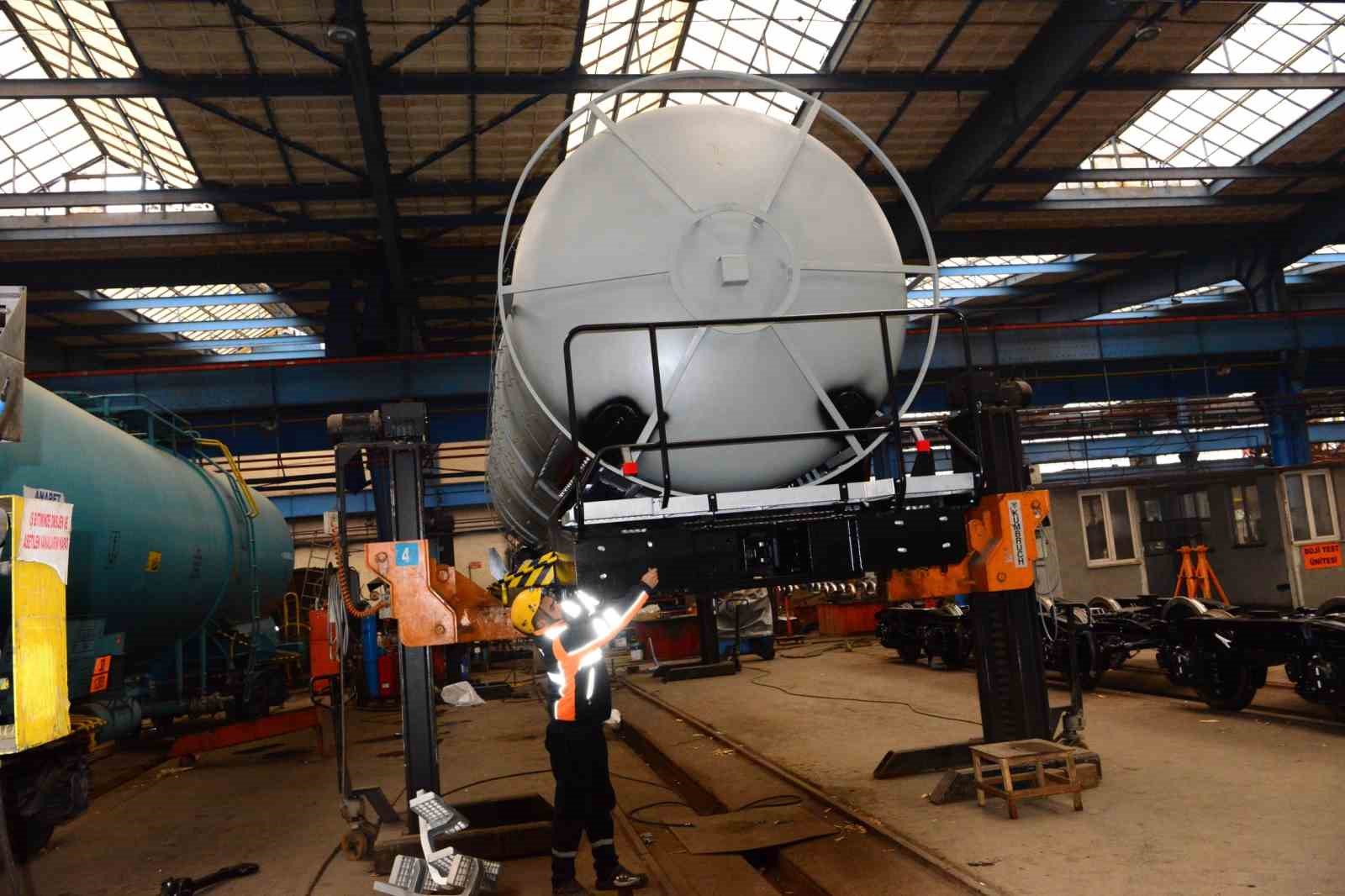 Bakan Uraloğlu: "Yeni yük vagonlarımız enerji kaynaklarının nakliyesinde ordumuzun lojistik gücüne güç katacak"