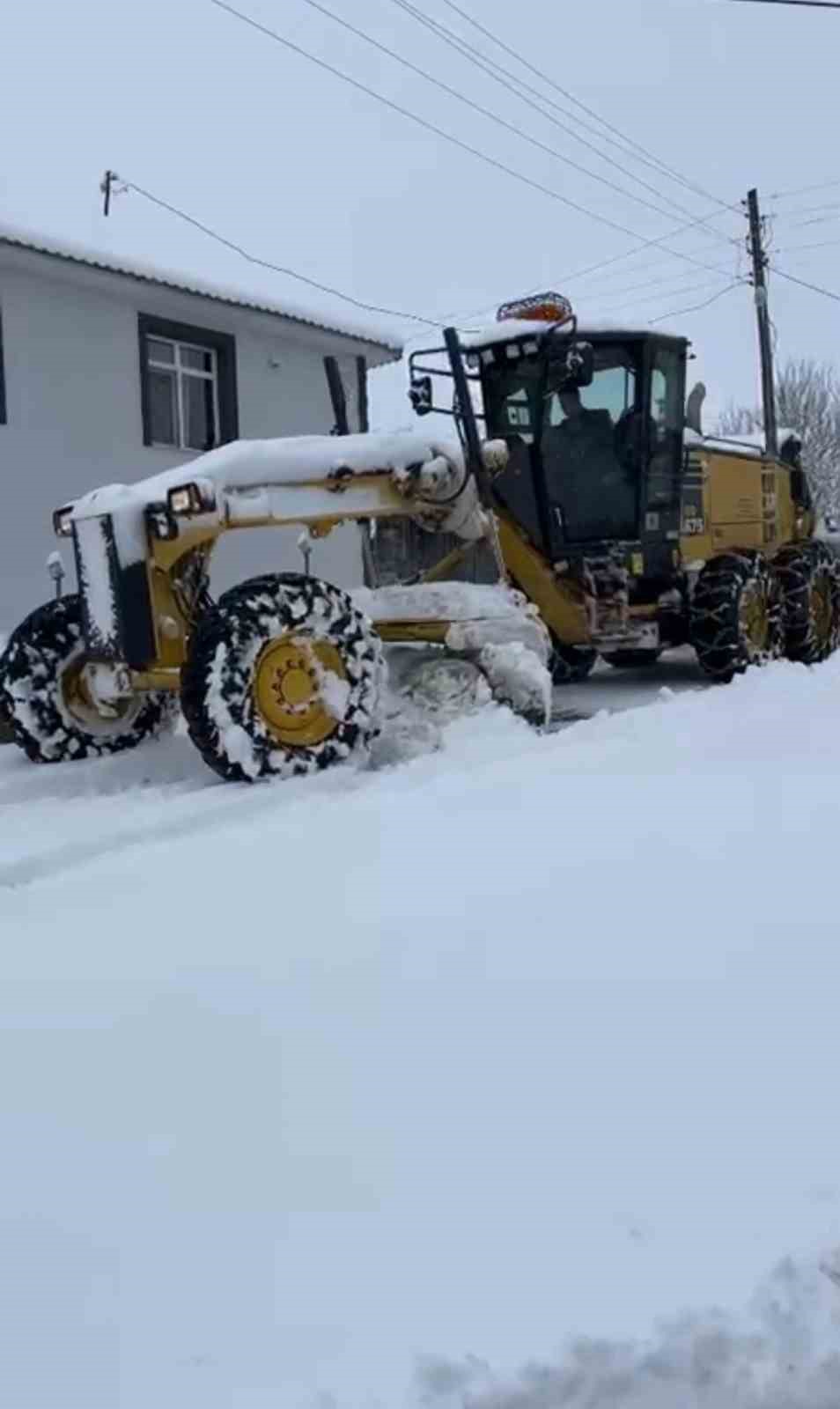 Karab&uuml;k&rsquo;te 26 k&ouml;y yolu ulaşıma kapandı
