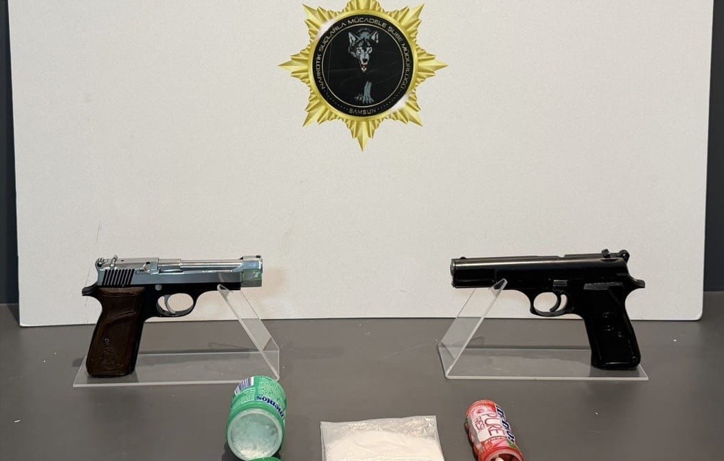 Samsun&rsquo;da narkotik operasyonu: Uyuşturucu ve silah ele ge&ccedil;irildi
