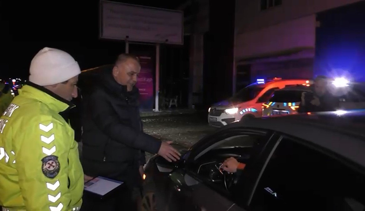Sakarya’da yılbaşı öncesi denetim: 2 bin 990 şahıs sorgulandı, 8 kişi gözaltına alındı
