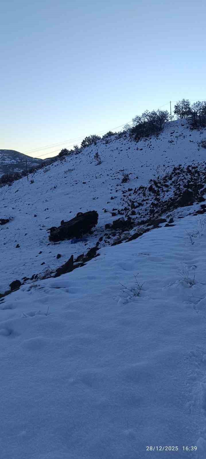 Bing&ouml;l&rsquo;de otomobil şarampole yuvarlandı: 4 yaralı
