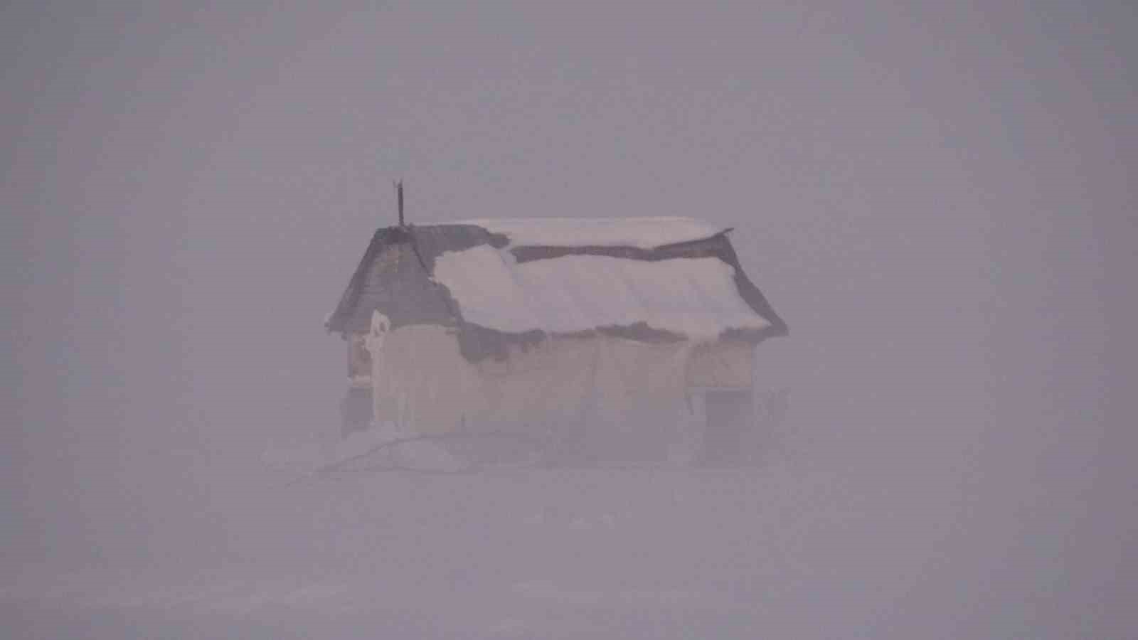 Muş’ta sis ve gün batımı kartpostallık manzara oluşturdu