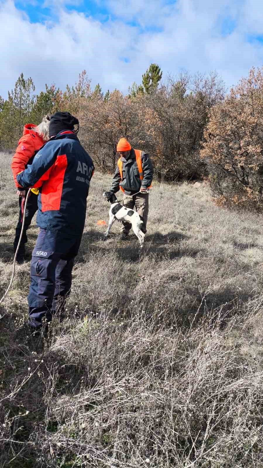 Eskişehir&rsquo;de 12 metrelik &ccedil;ukura d&uuml;şen k&ouml;peği AFAD ekibi kurtardı
