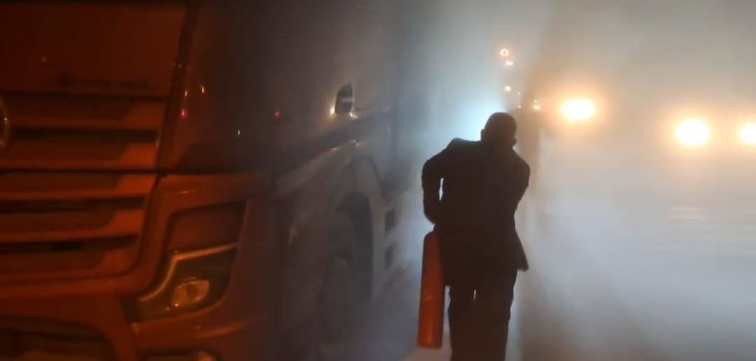 Malatya’da seyir halindeki tır alev aldı