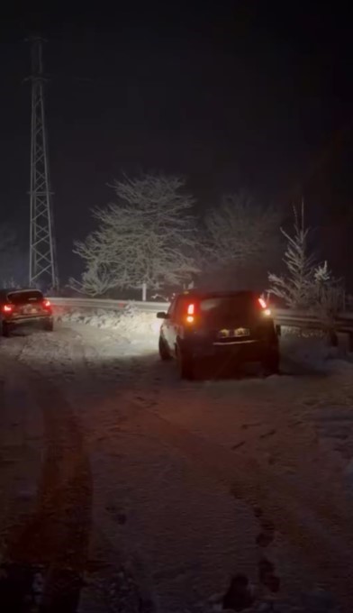 Oylat Kaplıcaları yolu kar nedeniyle kapandı
