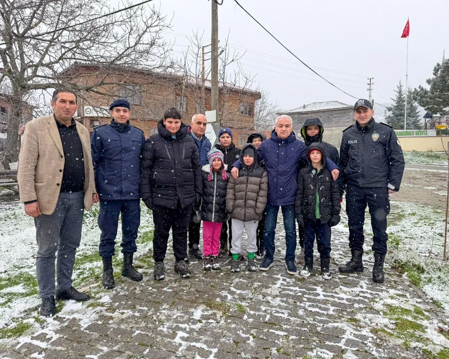 Kırklareli Valisi Turan, Hamdibey köyü sakinleriyle bir araya geldi
