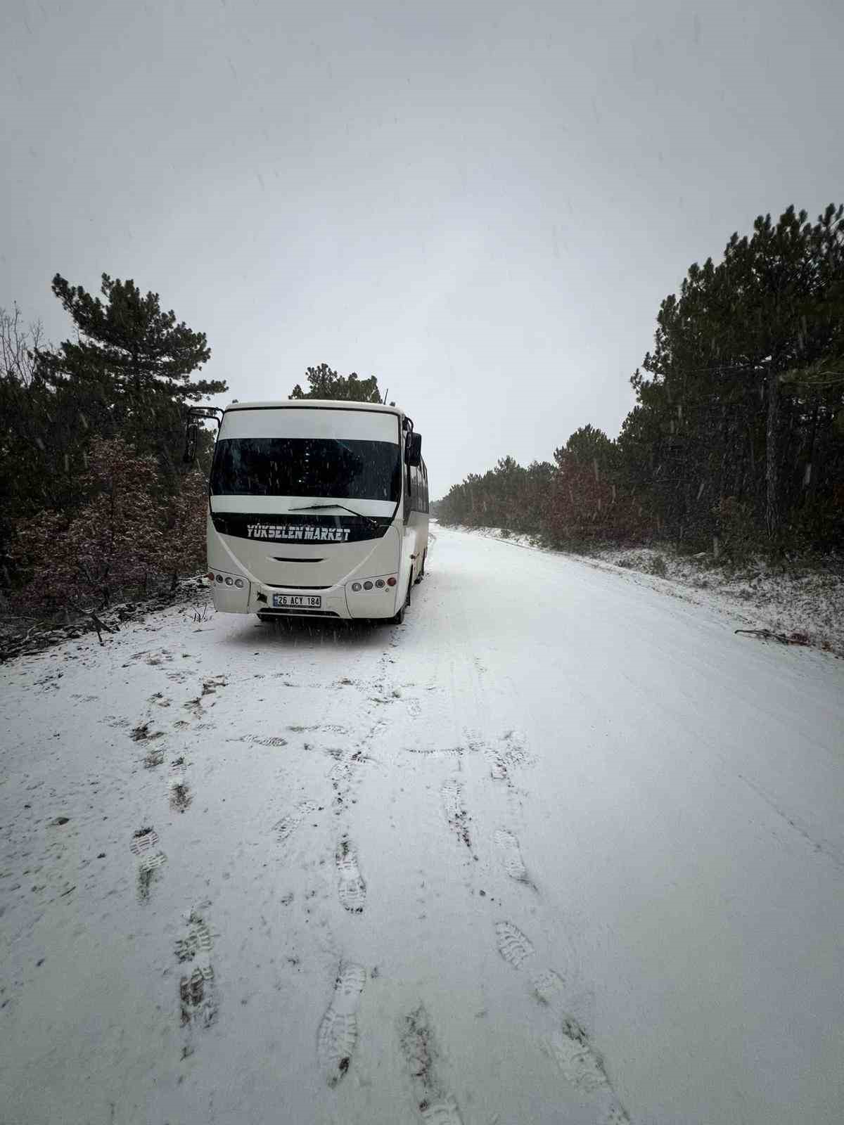 T&uuml;rkmendağı etekleri beyaza b&uuml;r&uuml;nd&uuml;
