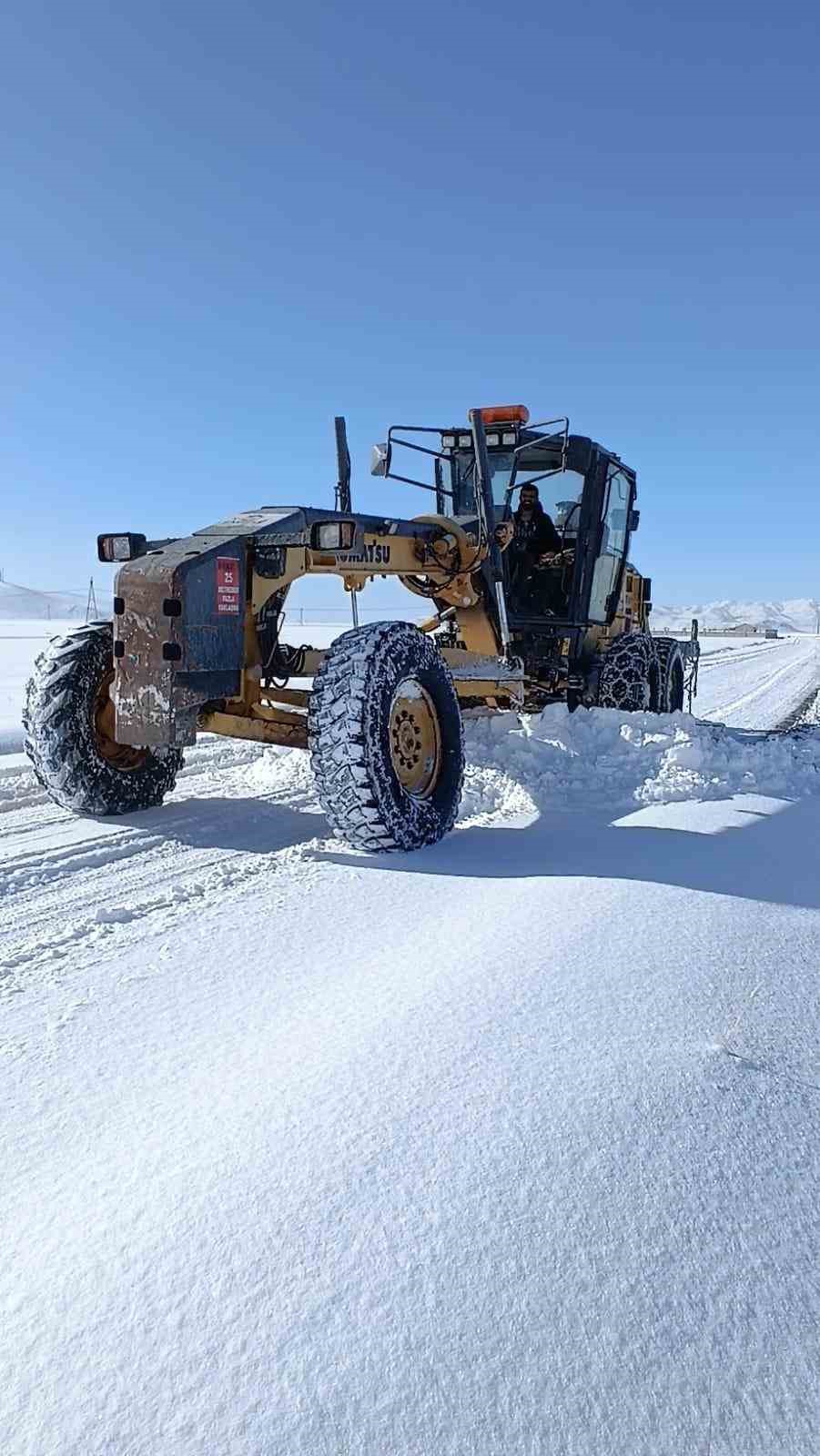 Ağrı’da kar ve tipi nedeniyle kapanan 354 köy yolu ulaşıma açıldı