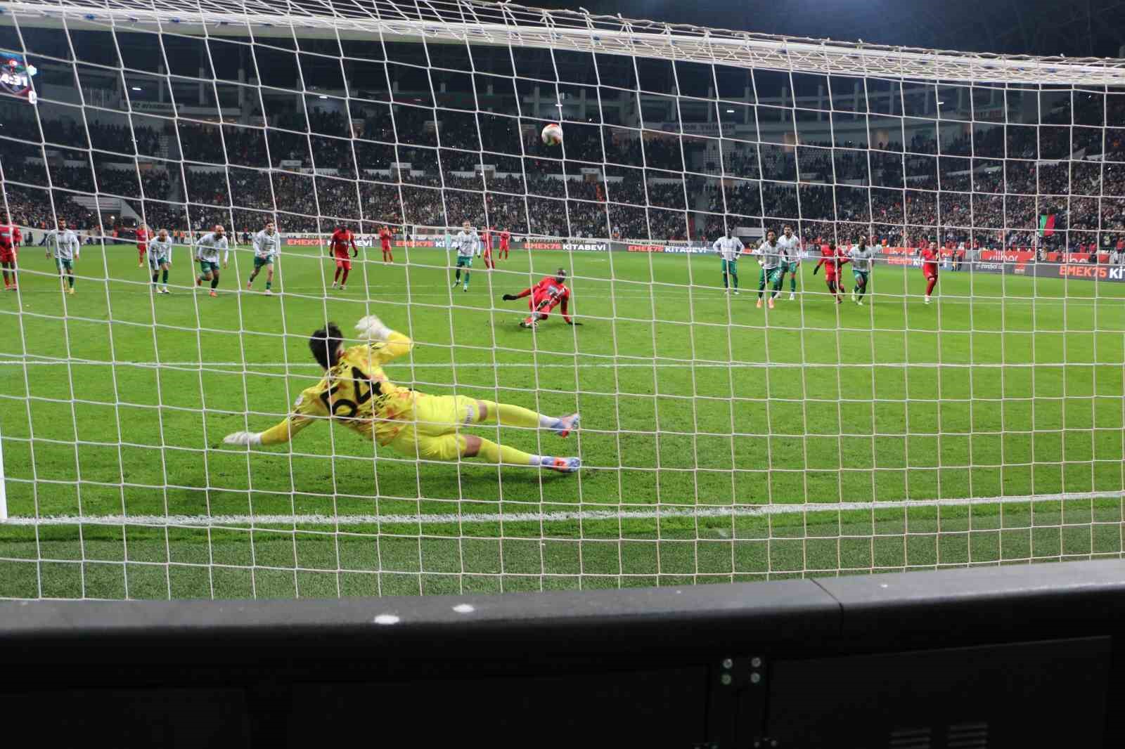 Trendyol 1. Lig: Amed Sportif Faaliyetler: 3 - Iğdır FK: 0
