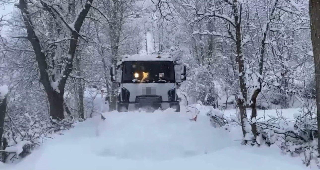 Şırnak’ta yoğun kar nedeni ile bazı yollar ulaşıma kapandı