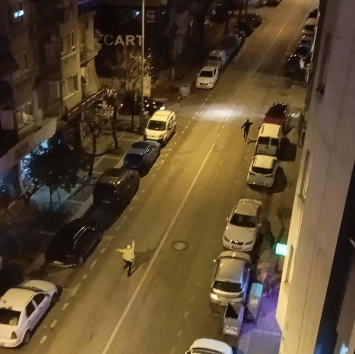 Alkollü sürücü önce araçla sonra koşarak kaçtı: Polis havaya defalarca ateş açtı, yine durmadı