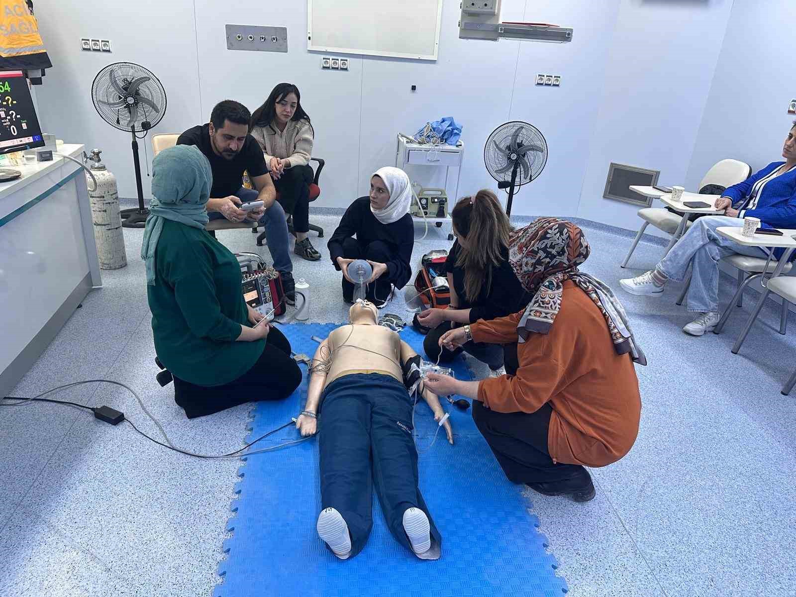 Elazığ’da sağlık personeline temel eğitim verildi