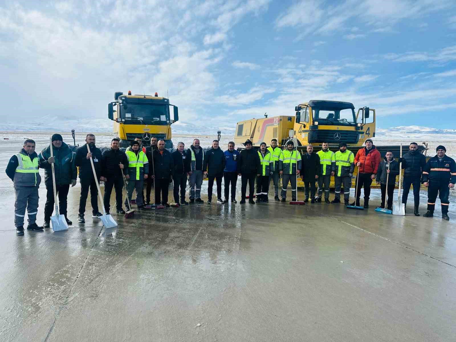 Iğdır’da kar yağışı hayatı olumsuz etkiledi: 53 köy yolu kapandı