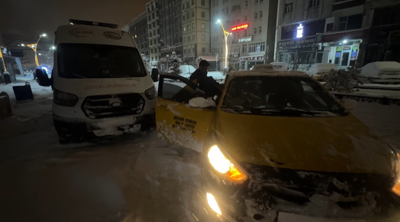 Y&uuml;ksekova&rsquo;da gece yarısı hayat kurtaran dikkat
