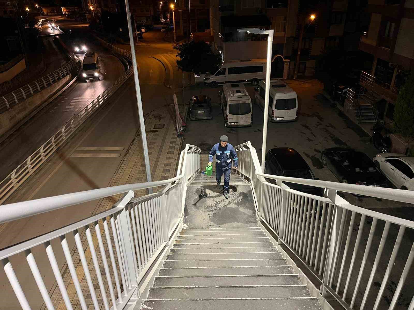 Buzlanmaya karşı yoğun mesai
